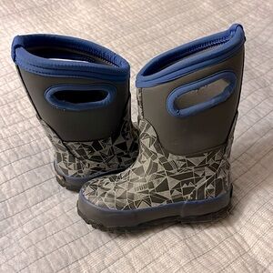 Toddler Waterproof pull on Bogs boots size 7